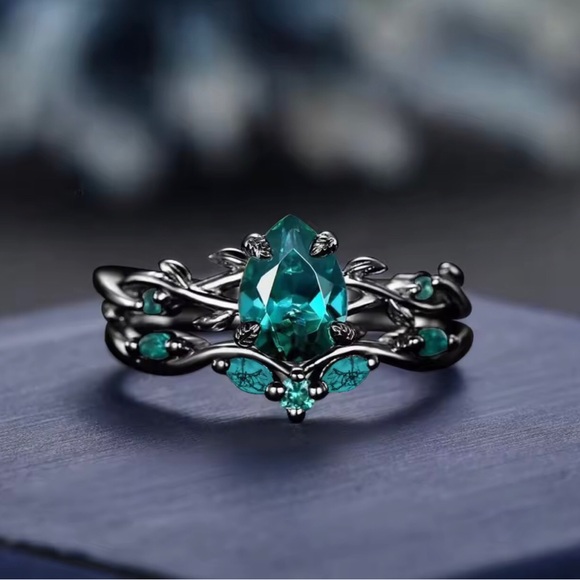 Jewelry - Teal Crystal Leaf Statement Ring Set